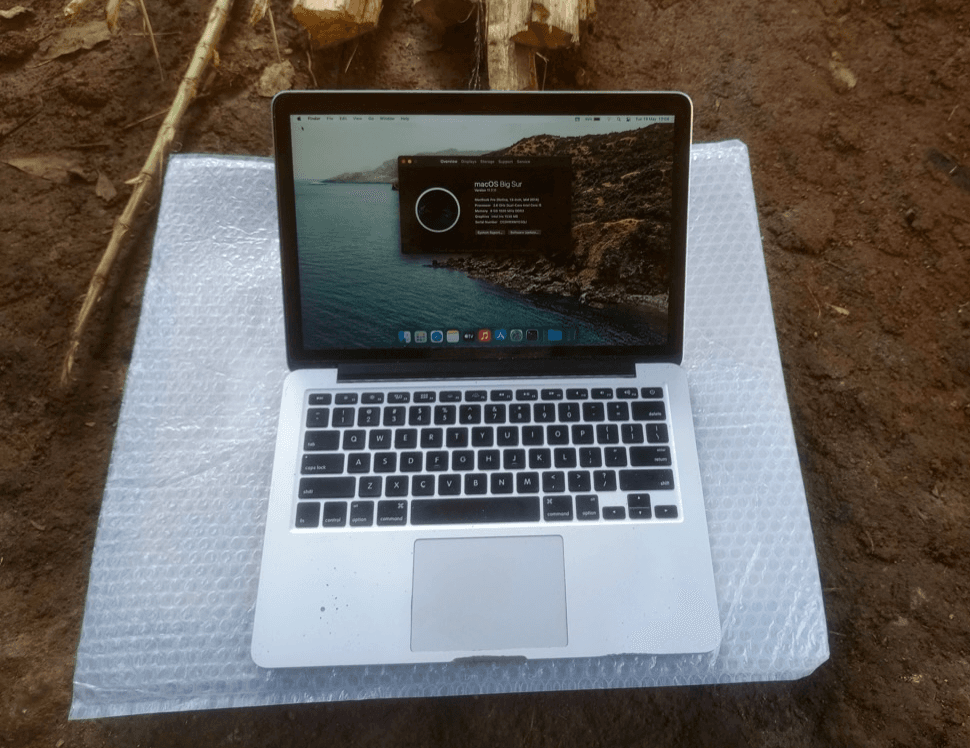 Maker ships laptop to Uganda refugee camp, documents logistics